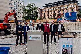 Bild des Vorstands bei der Grundsteinlegung.