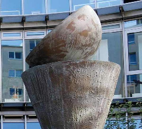 Skulptur im Innenhof des Rückgebäudes des Palais Ingenheim Molitor - Münchener Verein