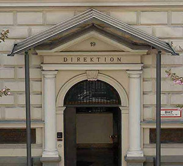 Eingang zum Direktionsgebäude des Münchener Verein