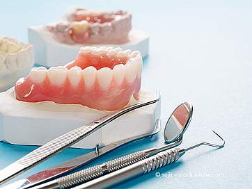 Alles über Zahnprothesen: Arten, Kosten und Behandlungsablauf