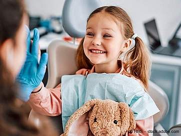 Kinderzähne: Was Sie über die kindliche Zahnentwicklung & Zahngesundheit wissen sollten