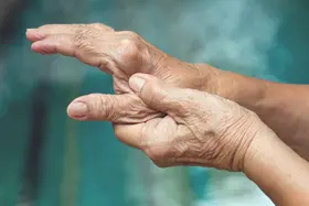 Rheuma und Gelenkschmerzen durch Zähne- Ratgeber Zahngesundheit - Münchener Verein
