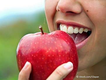Zahnfleischbluten stoppen und Ursachen behandeln