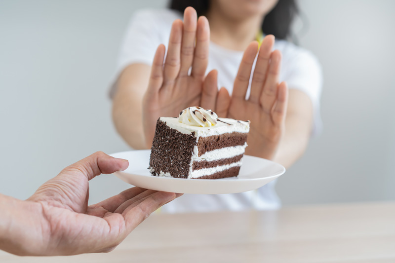 Um Zahnbelag zu vermeiden, sollte der Verzehr von Zucker minimiert werden.