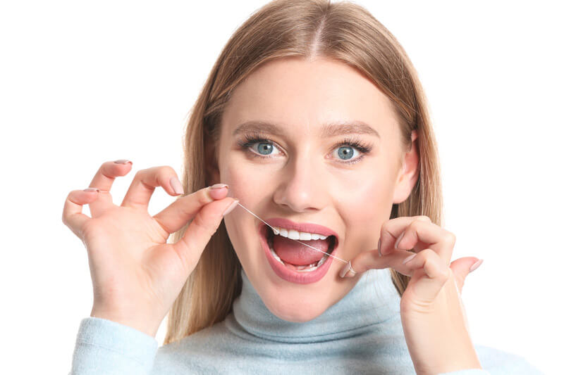 Zahnseide als Hausmittel gegen entzündete Zahnfleischtaschen- Ratgeber Zahngesundheit - Münchener Verein