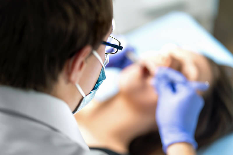 Ohrenschmerzen nach einer Weisheitszahn OP- Ratgeber Zahngesundheit - Münchener Verein