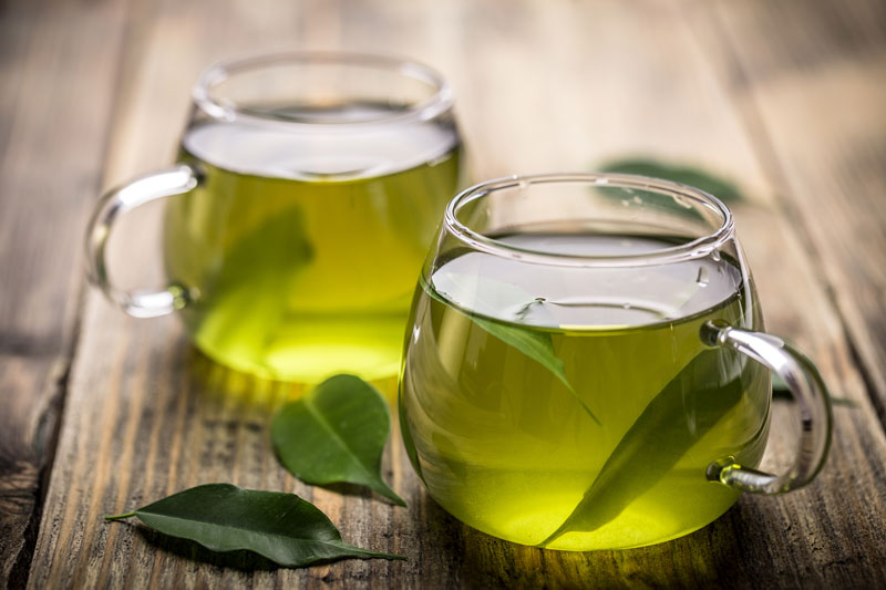 Grüner Tee kann Parodontose vorbeugen.
