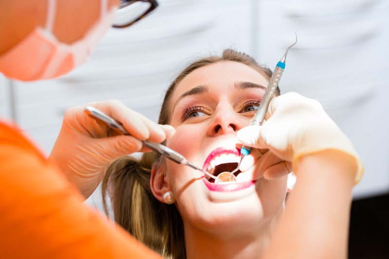 In der Schwangerschaft sollte mindestens eine professionelle Zahnreinigung durchgeführt werden.