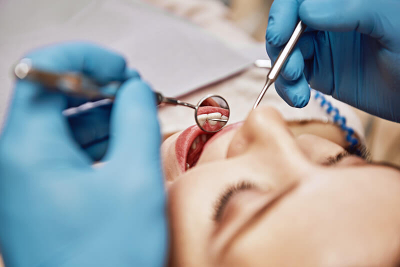 Zahnkontrolle: Wie läuft der Check-up beim Zahnarzt ab?-  Ratgeber Zahngesundheit - Münchener Verein